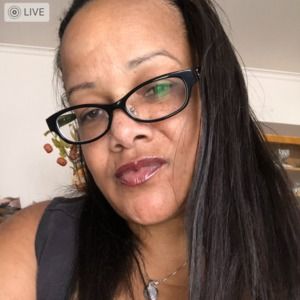 Meet your Posher, Leonora